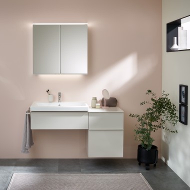 Double washbasin from the Geberit Renova Plan bathroom series with Option Plus mirror cabinet