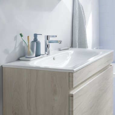 Geberit Renova Plan standard washbasin with slim rim